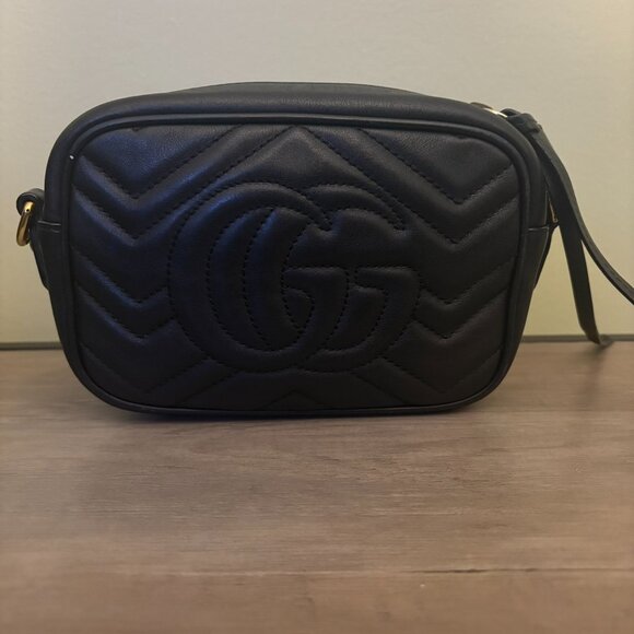 Gucci GG Marmont Mini Camera Bag Black Gold Hardware - Picture 2 of 8